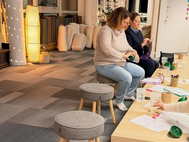 Des membres échangent autour de la table du club Healthy nutrition Labège